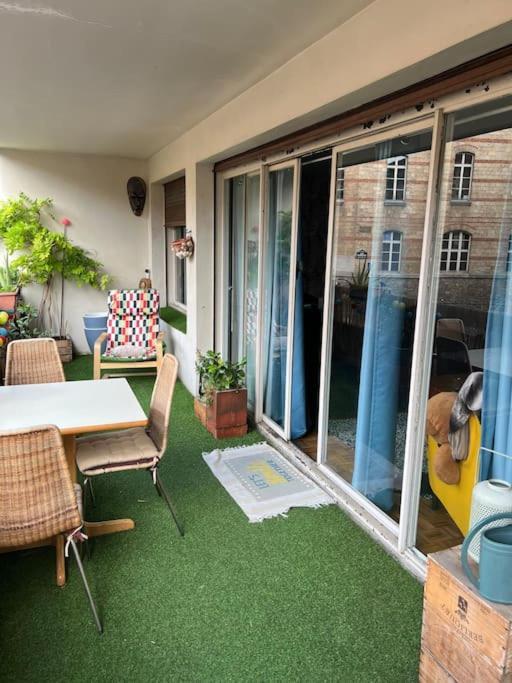 Grand Appartement Avec Balcon Et Parking Gratuit Sur Place Paříž Exteriér fotografie