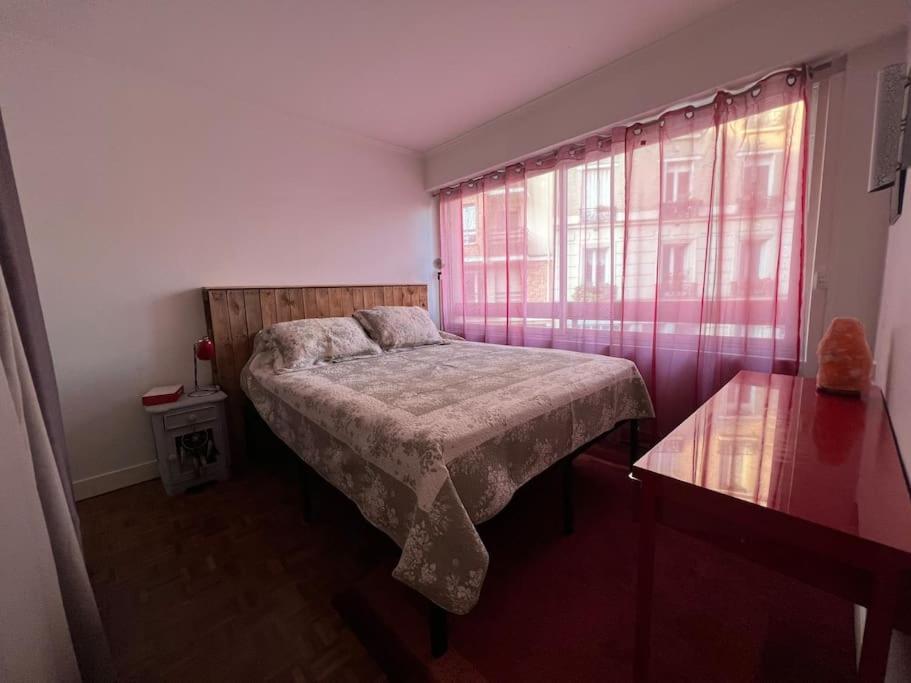 Grand Appartement Avec Balcon Et Parking Gratuit Sur Place Paříž Exteriér fotografie