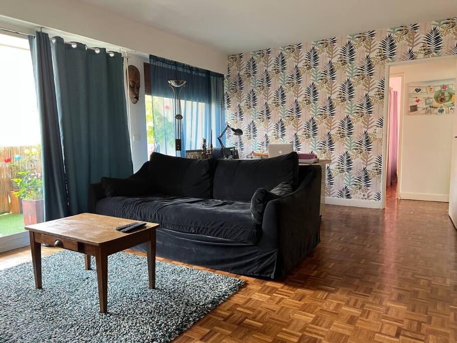 Grand Appartement Avec Balcon Et Parking Gratuit Sur Place Paříž Exteriér fotografie