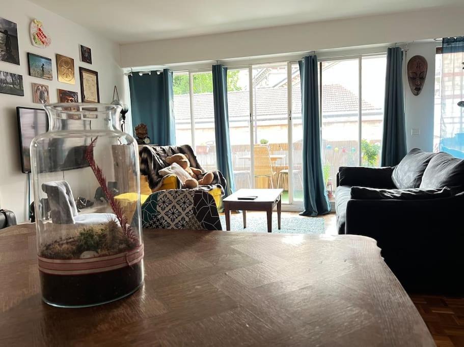 Grand Appartement Avec Balcon Et Parking Gratuit Sur Place Paříž Exteriér fotografie