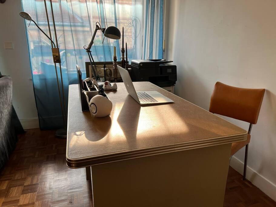 Grand Appartement Avec Balcon Et Parking Gratuit Sur Place Paříž Exteriér fotografie