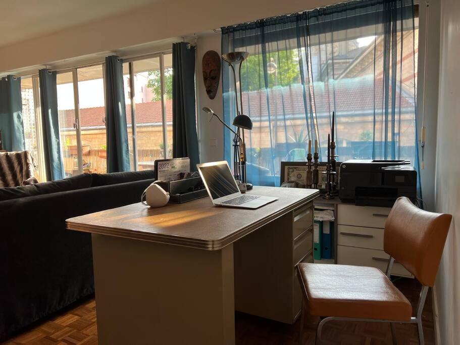 Grand Appartement Avec Balcon Et Parking Gratuit Sur Place Paříž Exteriér fotografie