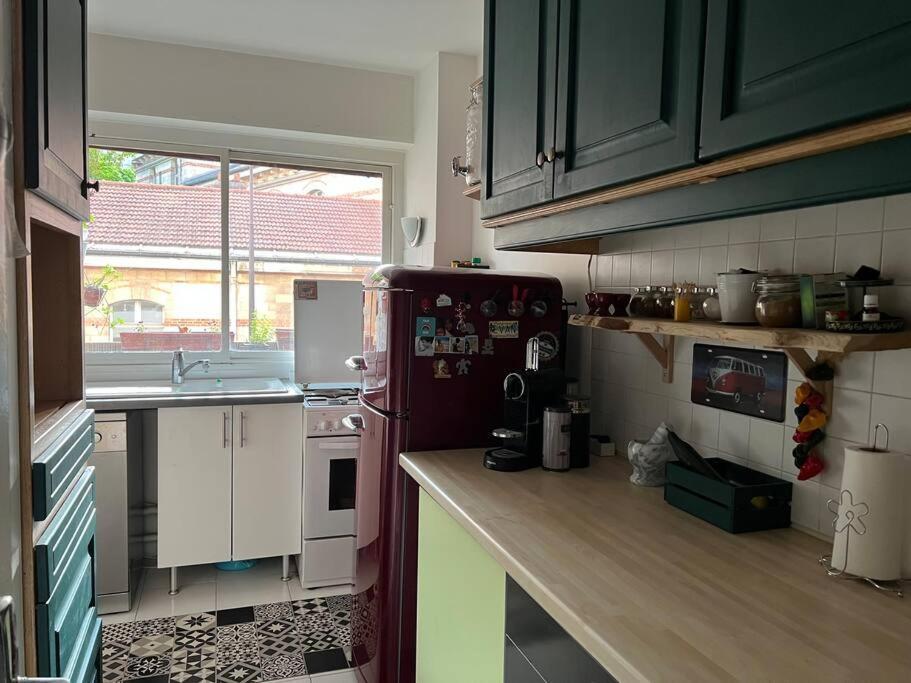 Grand Appartement Avec Balcon Et Parking Gratuit Sur Place Paříž Exteriér fotografie