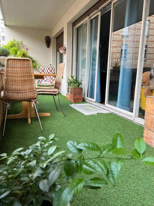 Grand Appartement Avec Balcon Et Parking Gratuit Sur Place Paříž Exteriér fotografie
